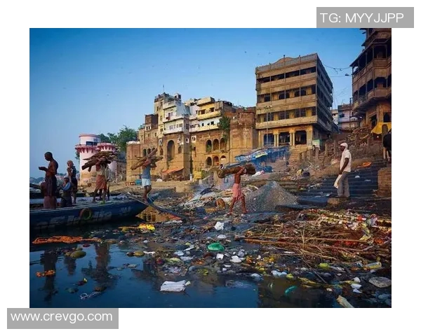 足球场上的阴暗面揭秘那些被称为最脏球员的传奇人物与他们的争议行为