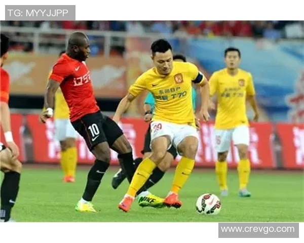 广州恒大迎战上海申鑫争夺中超联赛关键三分的激烈对决